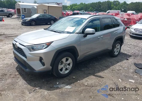 2021 Toyota Rav4 Xle z USA, uszkodzony, nr VIN 2T3W1RFV8MC139665